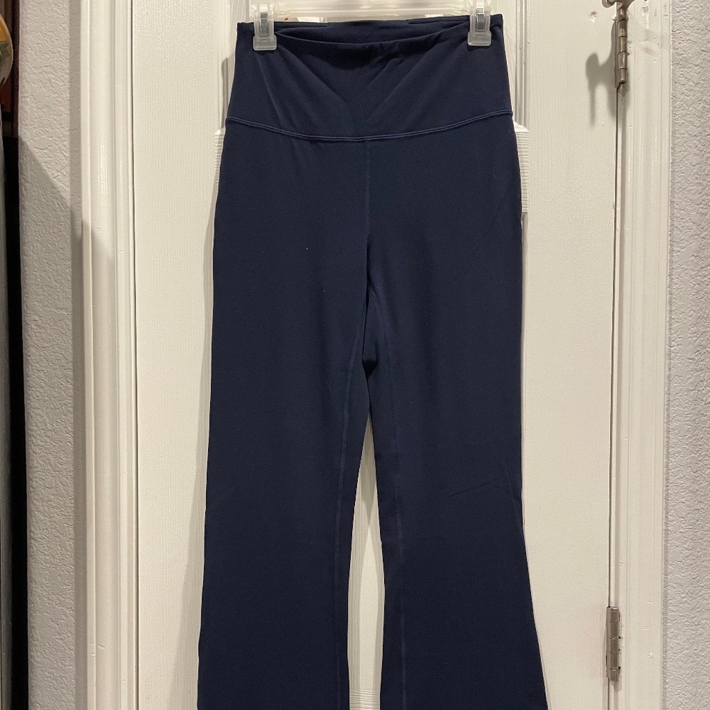 Lululemon Groove Super High-Rise Flared Pant True Navy Size 8 Inseam 32.5”